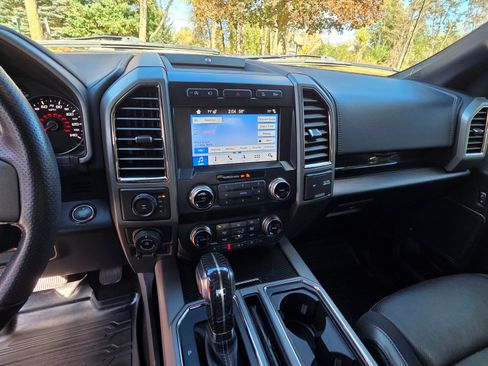 Used 2019 Ford F150 Raptor w/ Equipment Group 802A Luxury image 9