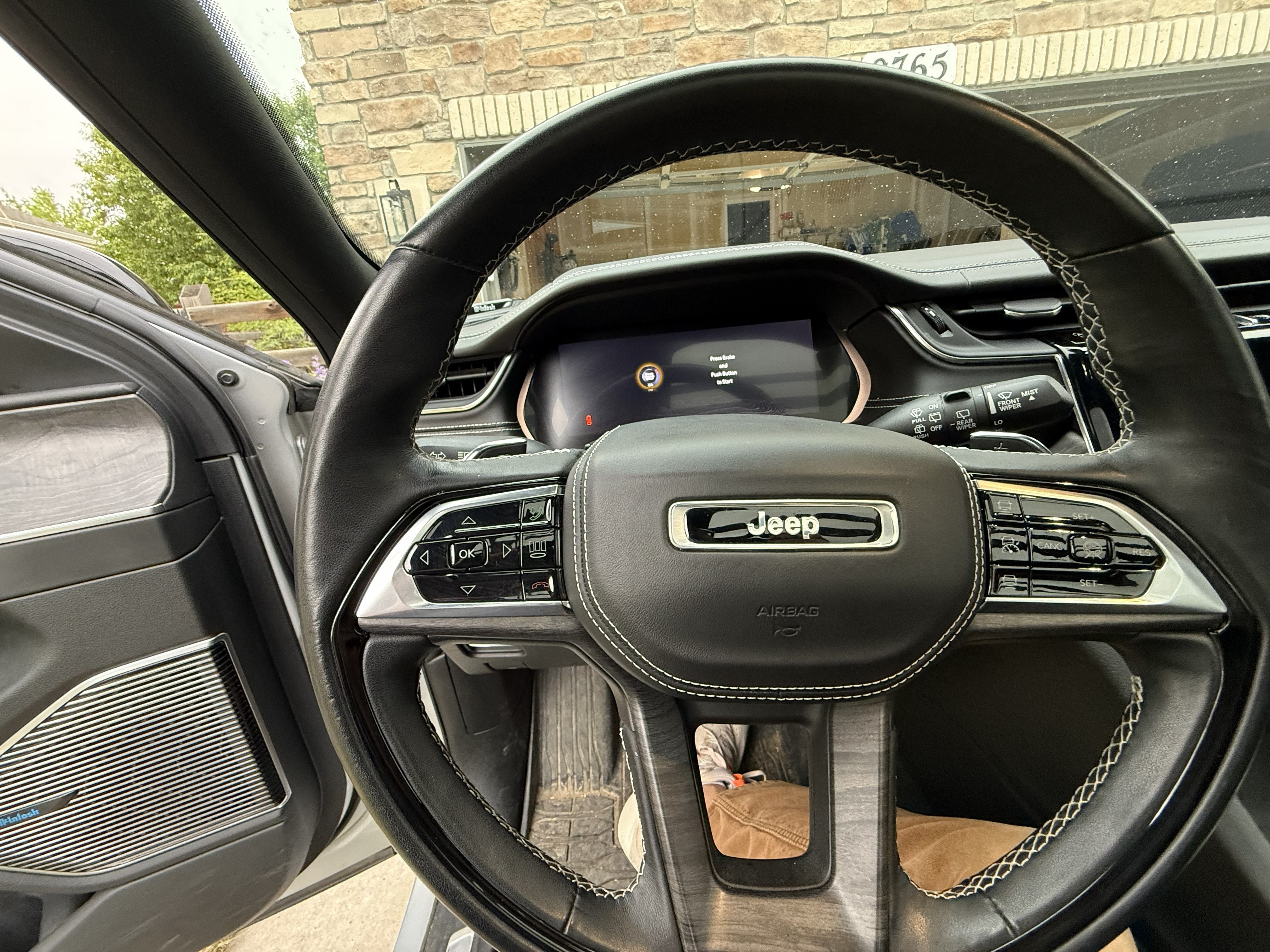 Used 2021 Jeep Grand Cherokee L Overland w/ Advanced Protech Group III AWD/4WD image 12