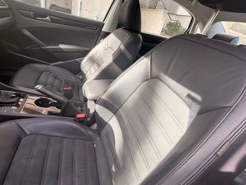 Used 2014 Volkswagen Passat 1.8T SEL Premium image 16