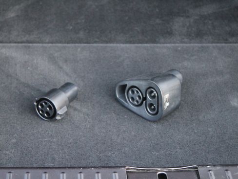 Used 2021 Tesla Model S Plaid image 27