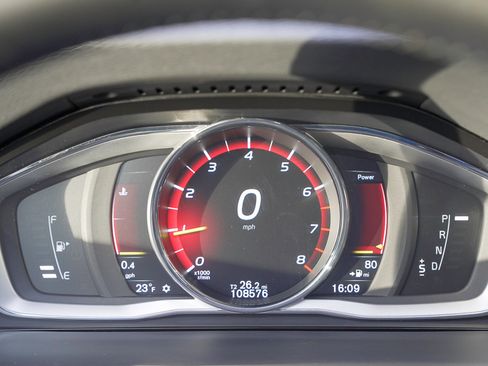 Used 2017 Volvo S60 T5 Inscription image 8