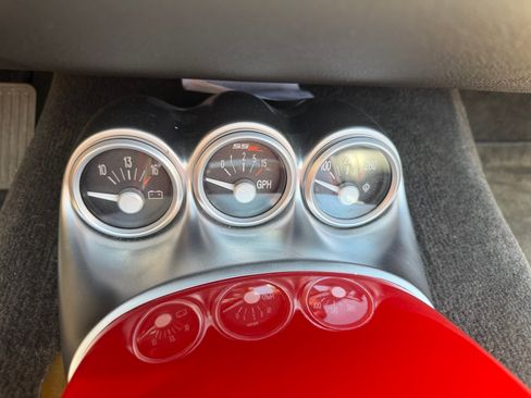 Used 2004 Chevrolet SSR w/ Preferred Equipment Group RWD image 2