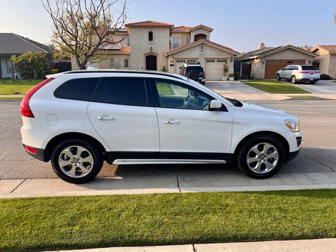 Used 2010 Volvo XC60 3.2 image 1