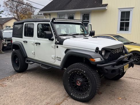 Used 2018 Jeep Wrangler Unlimited Sport S image 9