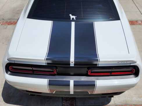 Used 2015 Dodge Challenger SRT w/ Technology Group image 9