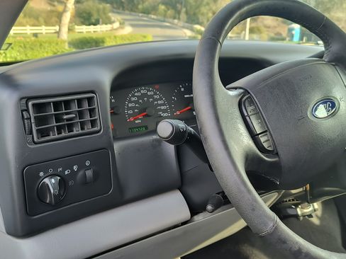 Used 2003 Ford F250 XLT image 10