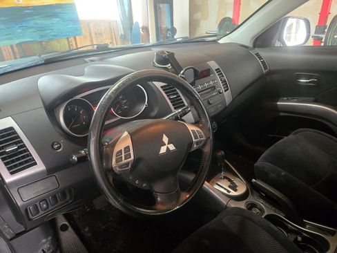 Used 2011 Mitsubishi Outlander ES image 14