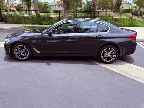 Used 2019 BMW 530e w/ Convenience Package RWD image 2
