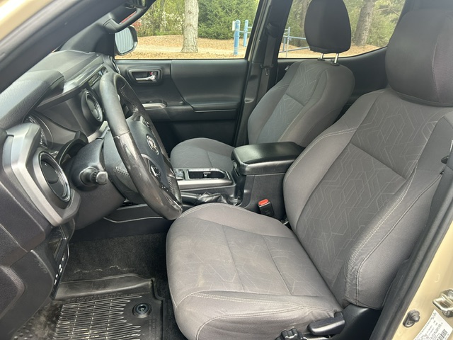 Used 2019 Toyota Tacoma TRD Sport w/ Technology Package AWD/4WD image 6