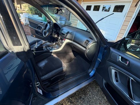 Used 2008 Subaru Outback 2.5i L.L. Bean AWD/4WD image 9