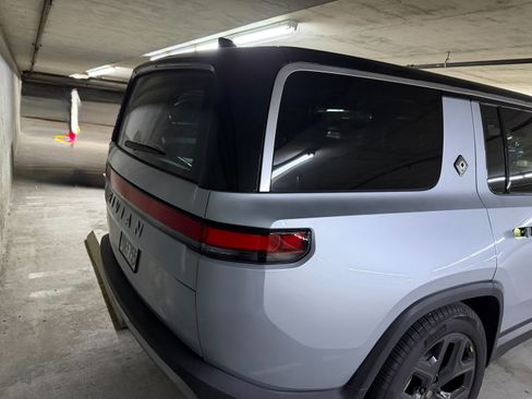 Used 2025 Rivian R1S Adventure image 10