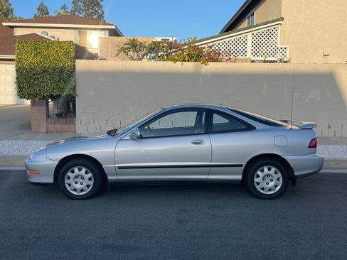Used 1995 Acura Integra LS FWD image 4