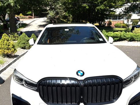 Used 2022 BMW 750i xDrive w/ Executive Package AWD/4WD image 16