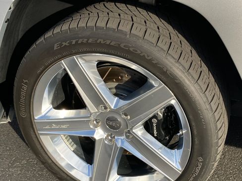 Used 2006 Jeep Grand Cherokee SRT8 w/ SRT Option Group I image 19