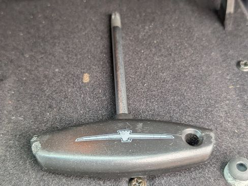 Used 2004 Ford Thunderbird image 13