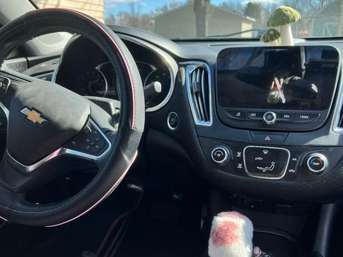 Used 2017 Chevrolet Malibu LT image 4