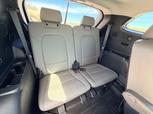 Used 2017 Hyundai Santa Fe Limited AWD/4WD image 10