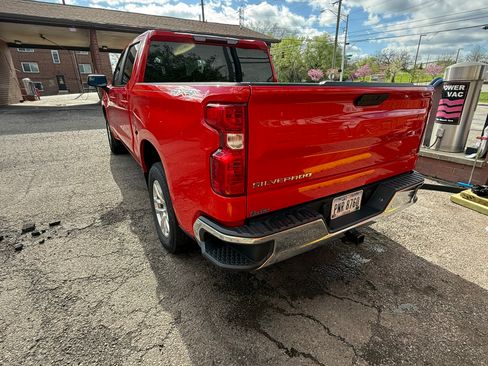 Used 2022 Chevrolet Silverado 1500 LT AWD/4WD image 5