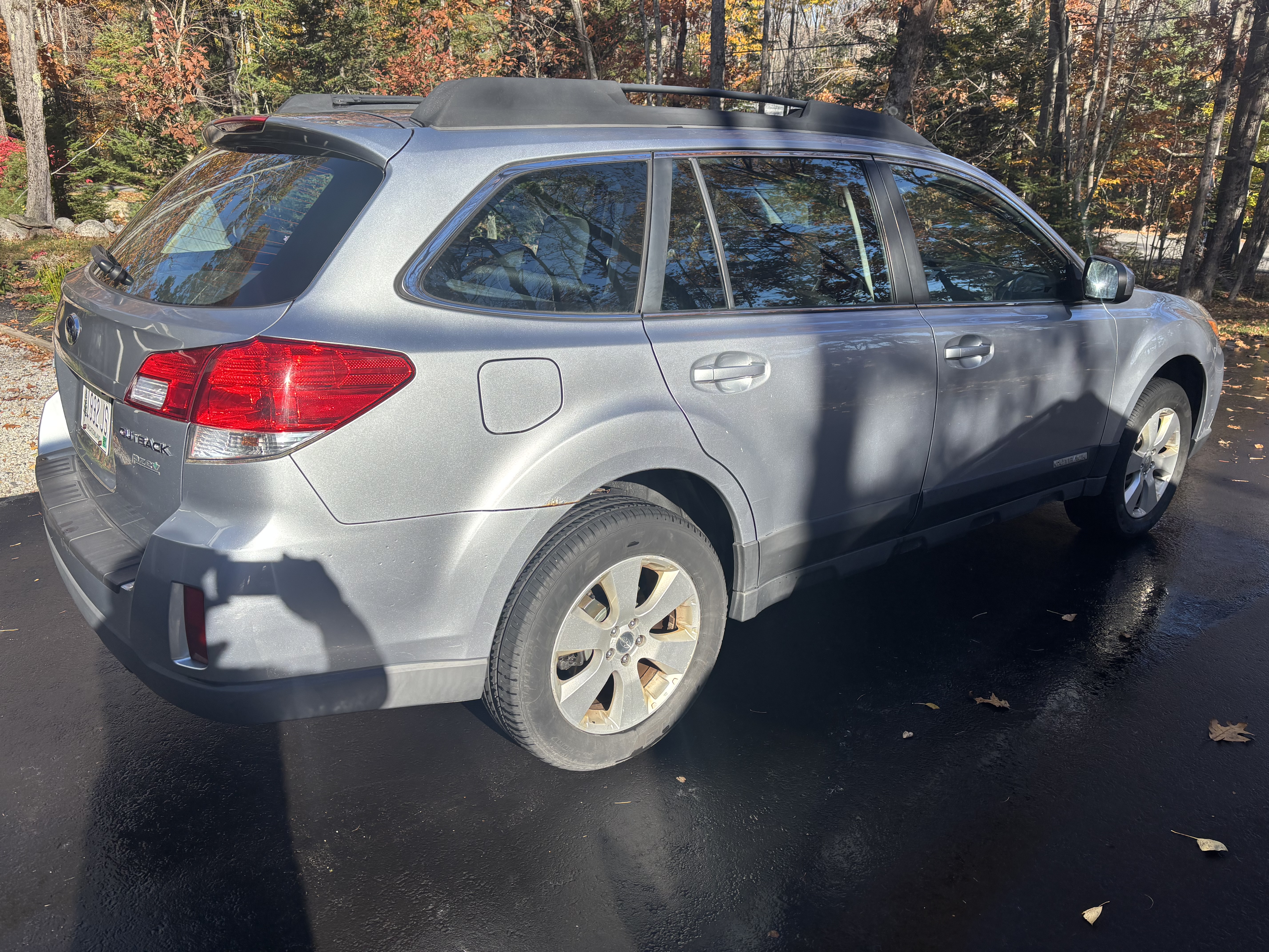 Used 2012 Subaru Outback 2.5i w/ Alloy Wheel Pkg AWD/4WD image 1