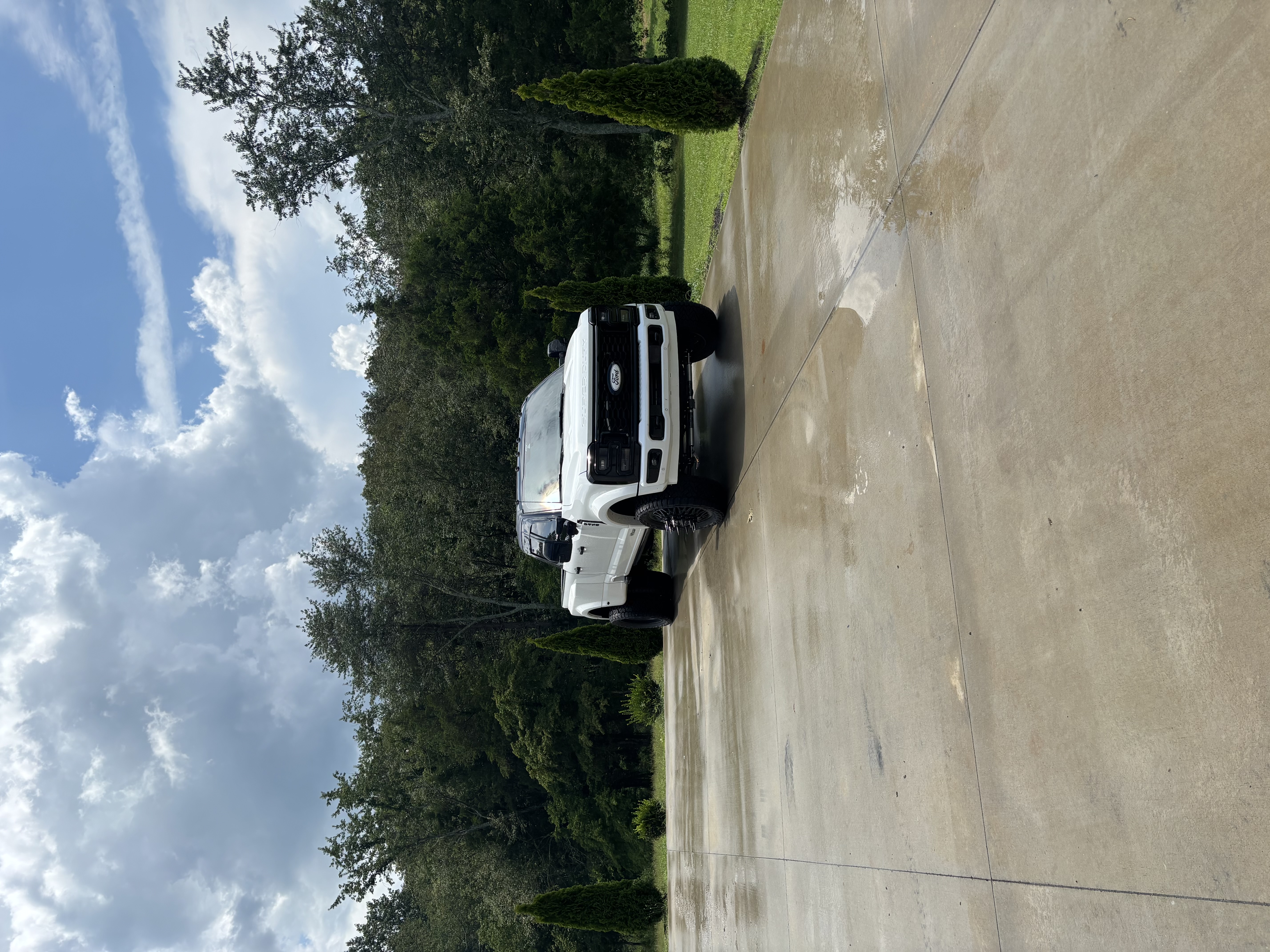 Used 2025 Ford F450 Platinum w/ Platinum Plus Package AWD/4WD image 2