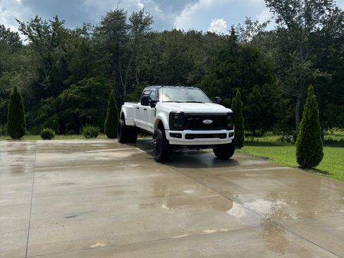 Used 2025 Ford F450 Platinum w/ Platinum Plus Package AWD/4WD image 2