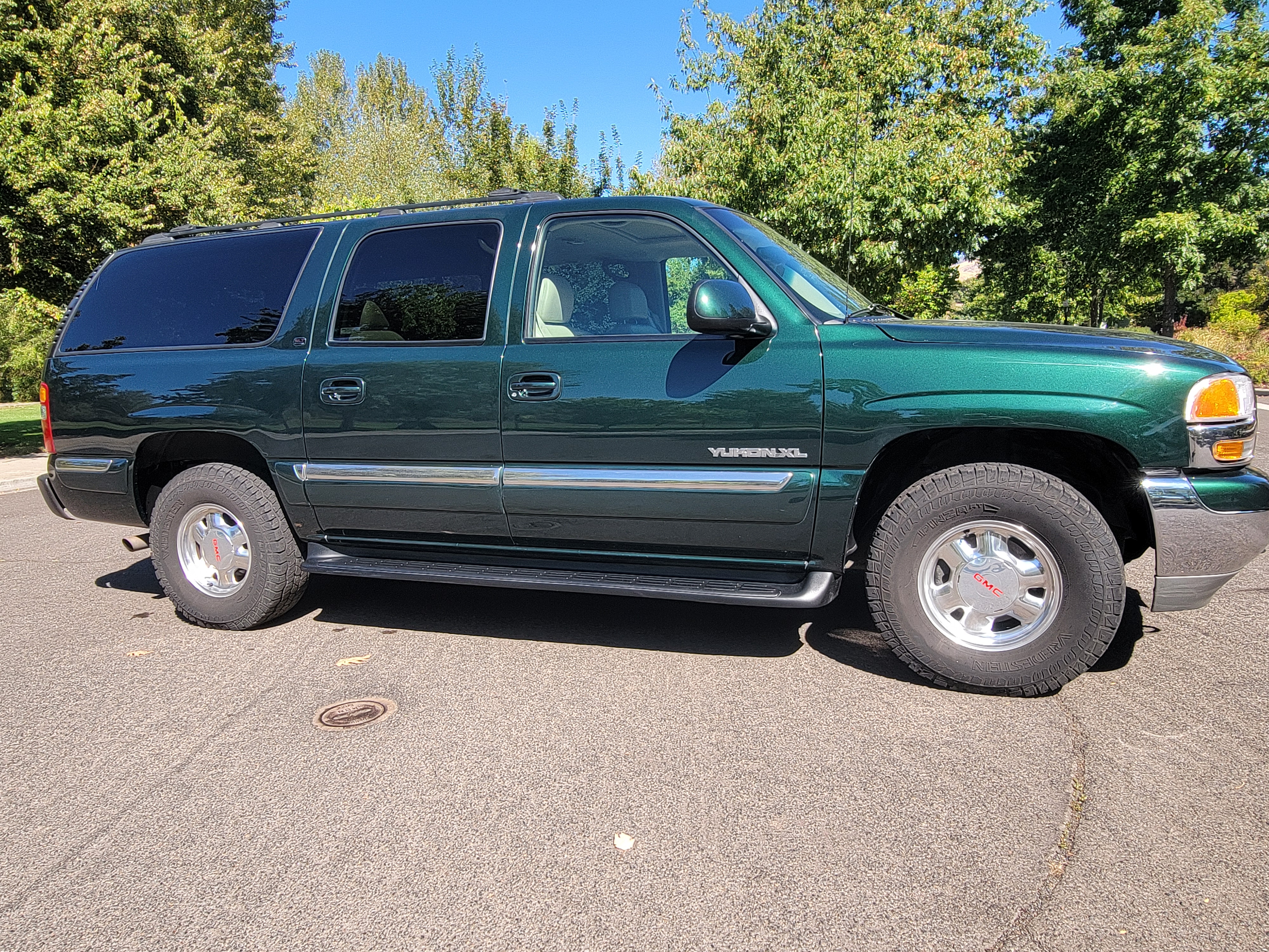 Used 2001 GMC Yukon XL SLT AWD/4WD image 8