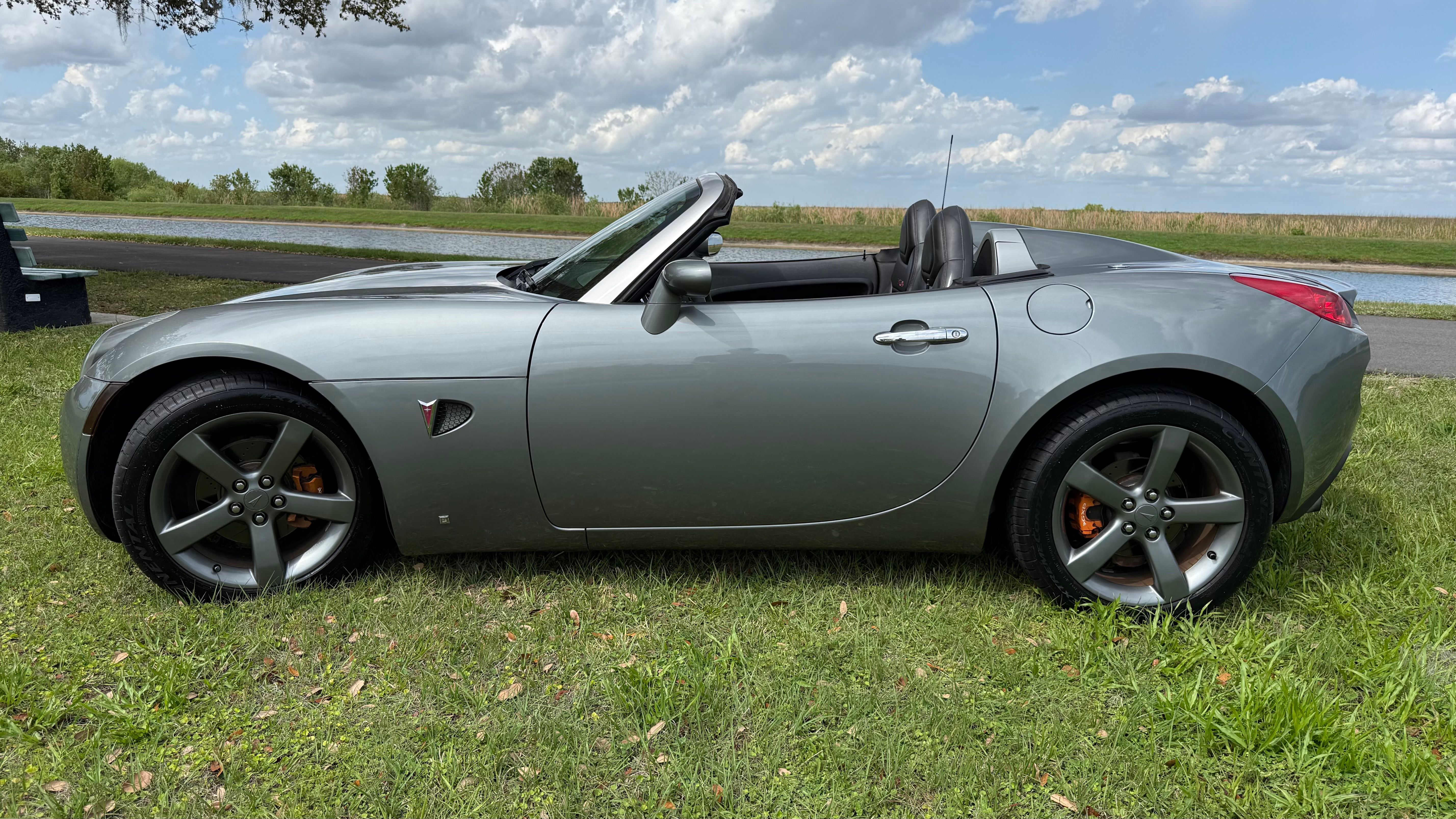 Used 2007 Pontiac Solstice GXP w/ Premium Package RWD image 6