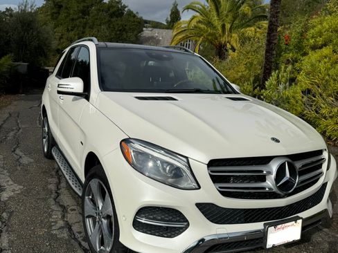 Used 2018 Mercedes-Benz GLE 550e 4MATIC image 4