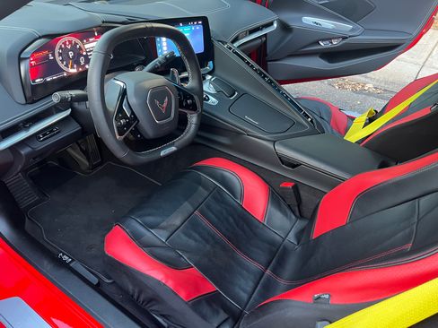 Used 2024 Chevrolet Corvette Z06 RWD image 10
