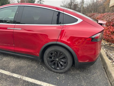 Used 2020 Tesla Model X Long Range image 4