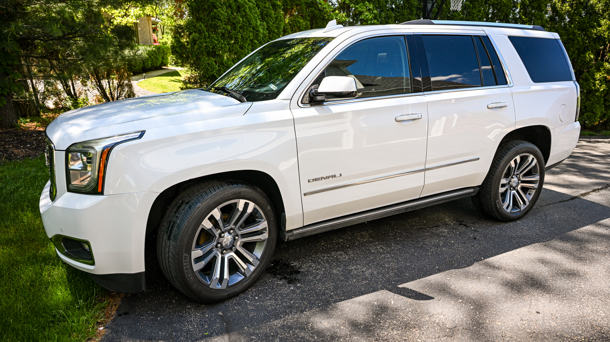 Used 2020 GMC Yukon Denali w/ Denali Ultimate Package AWD/4WD image 1