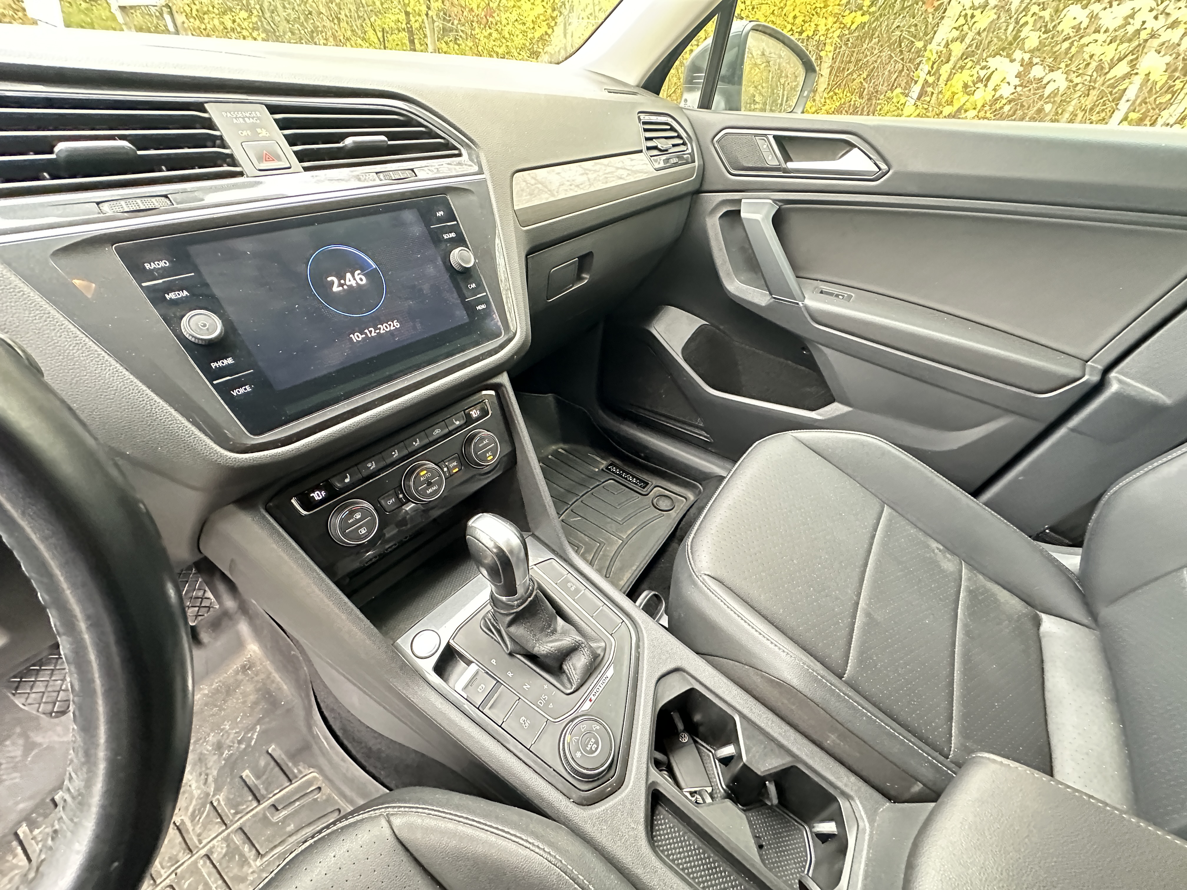 Used 2018 Volkswagen Tiguan SE AWD/4WD image 17
