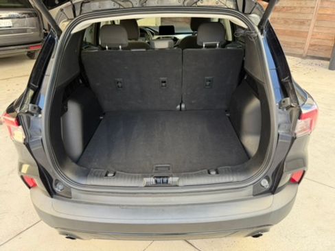 Used 2021 Ford Escape SE w/ SE Sport Appearance Package FWD image 18