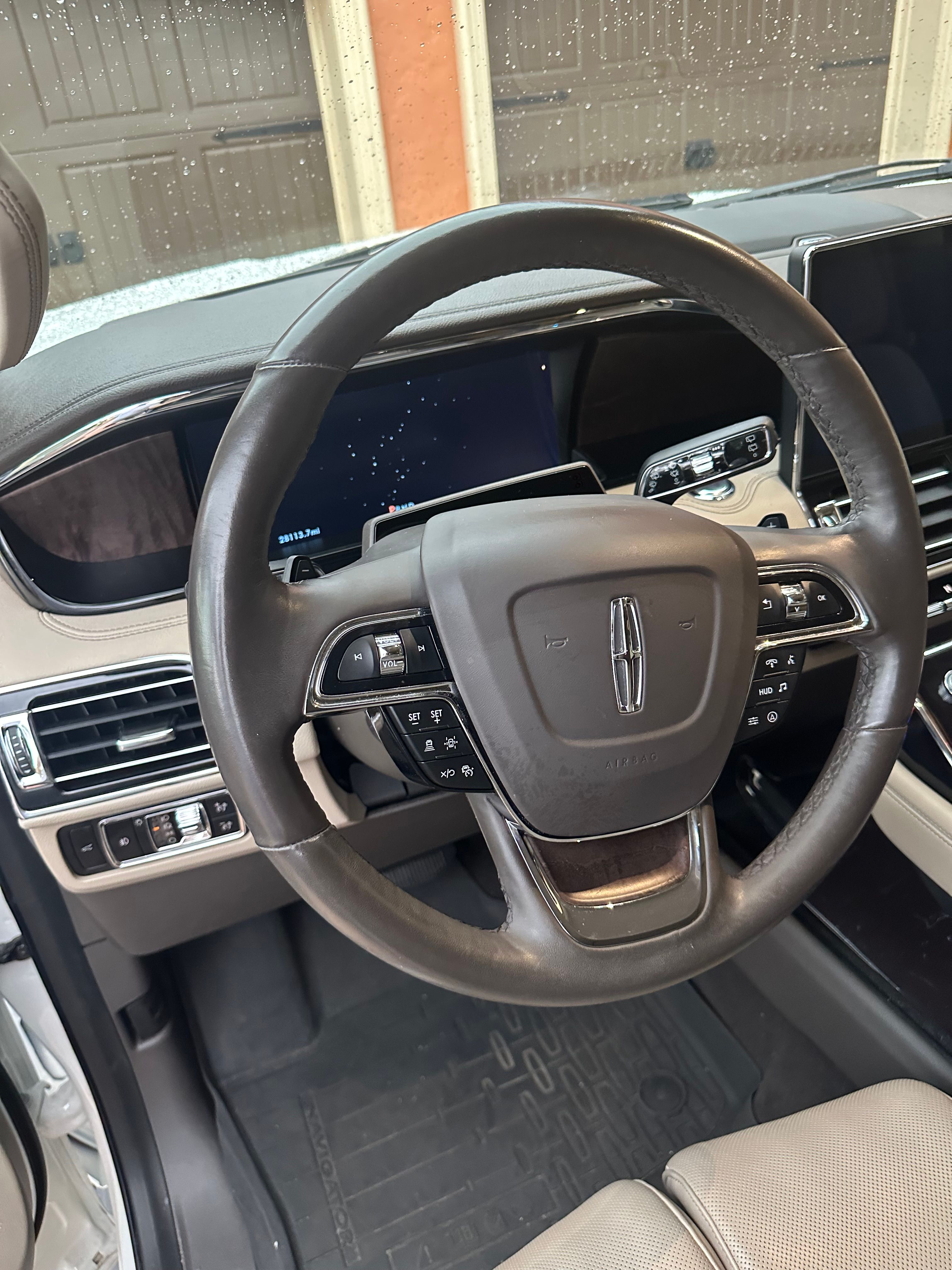 Used 2024 Lincoln Navigator Reserve AWD/4WD image 4