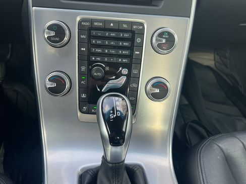 Used 2017 Volvo S60 T5 Inscription image 30