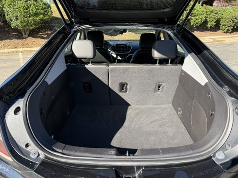 Used 2018 Chevrolet Volt LT w/ LT Driver Confidence Package image 18