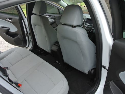 Used 2019 Chevrolet Cruze LT image 16