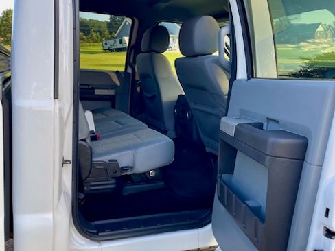 Used 2016 Ford F250 XLT w/ Snow Plow Prep Package image 10