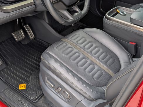 Used 2022 Rivian R1T Launch Edition image 14