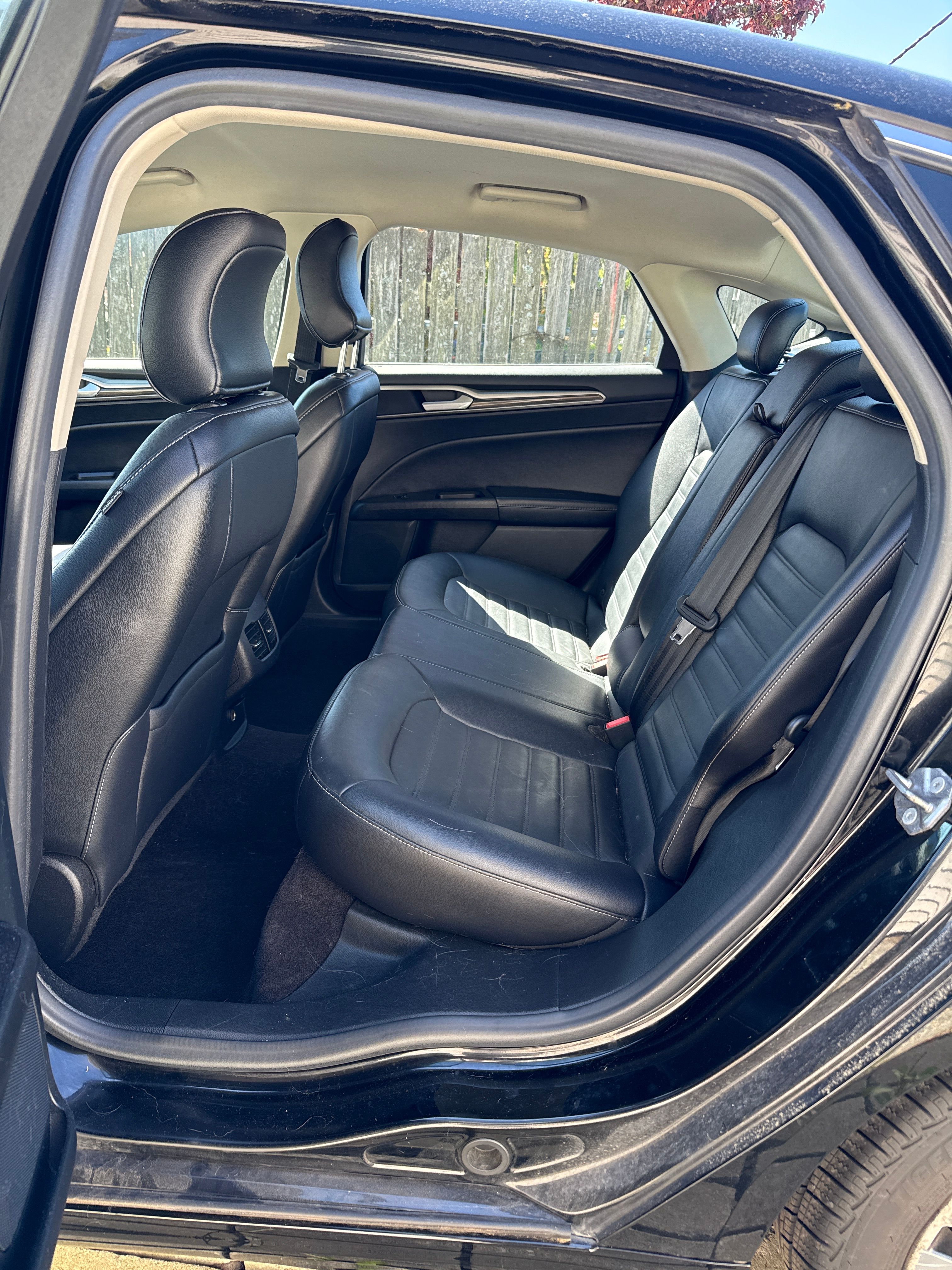Used 2017 Ford Fusion SE FWD image 10