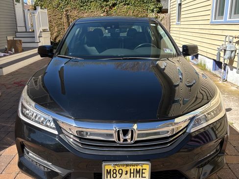 Used 2016 Honda Accord Touring image 1
