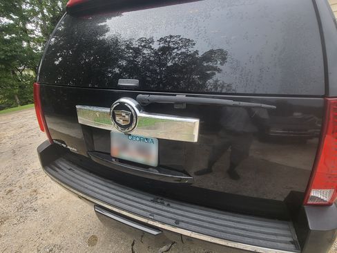 Used 2007 Cadillac Escalade AWD w/ Information Package image 8