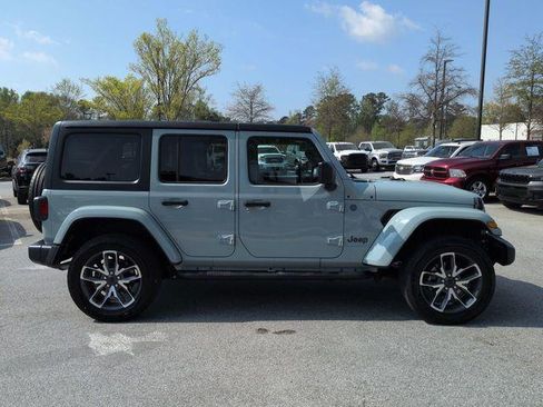 Used 2024 Jeep Wrangler Unlimited AWD/4WD image 2