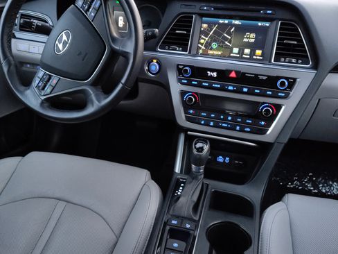 Used 2016 Hyundai Sonata Limited w/ Option Group 04 image 14