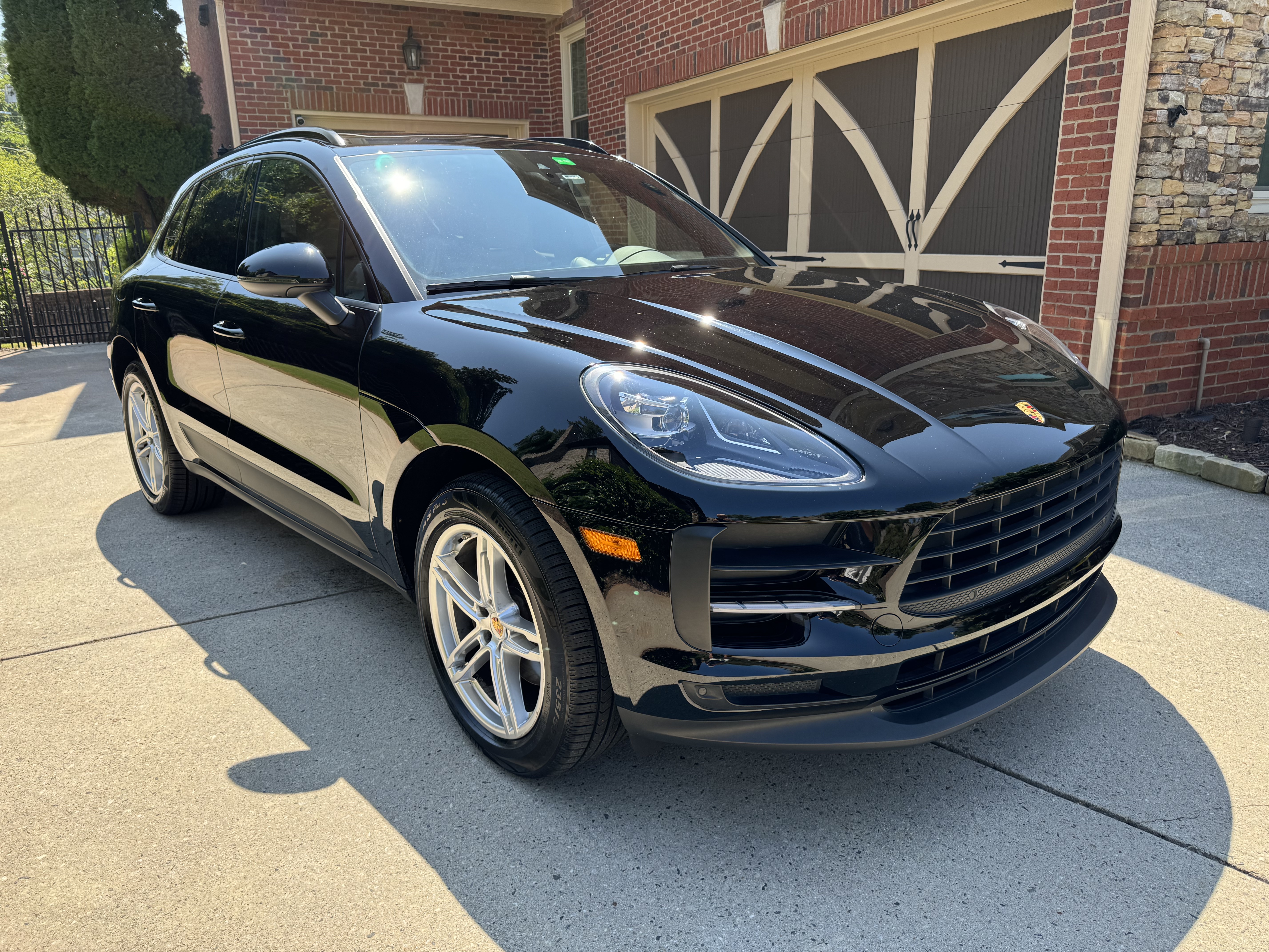 Used 2019 Porsche Macan AWD/4WD image 1