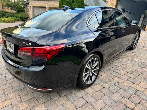 Used 2017 Acura TLX V6 w/ Technology Package FWD image 4