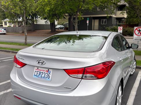 Used 2011 Hyundai Elantra Limited image 4