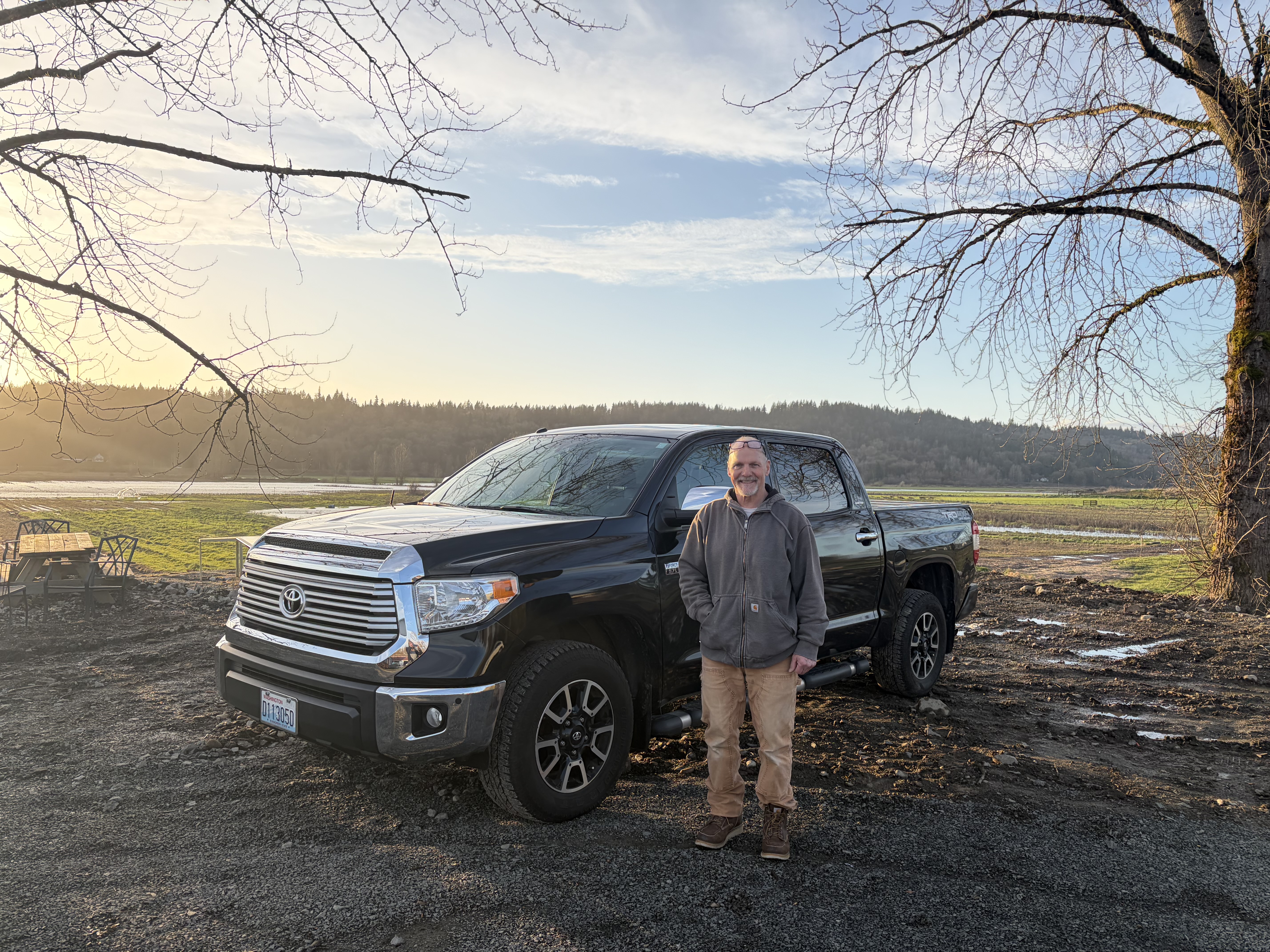 Used 2017 Toyota Tundra Limited w/ Limited Premium Package AWD/4WD image 4