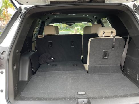 Used 2023 Chevrolet Traverse LS w/ Safety Package image 5