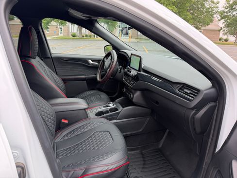 Used 2023 Ford Escape ST-Line AWD/4WD image 8